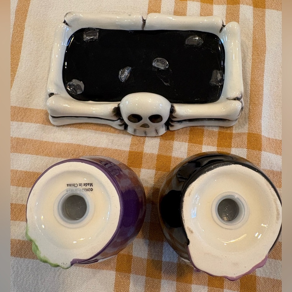 NWT Poison Jar of Salt and Pepper set, with Skull Tray π π€ π - Picture 5 of 8